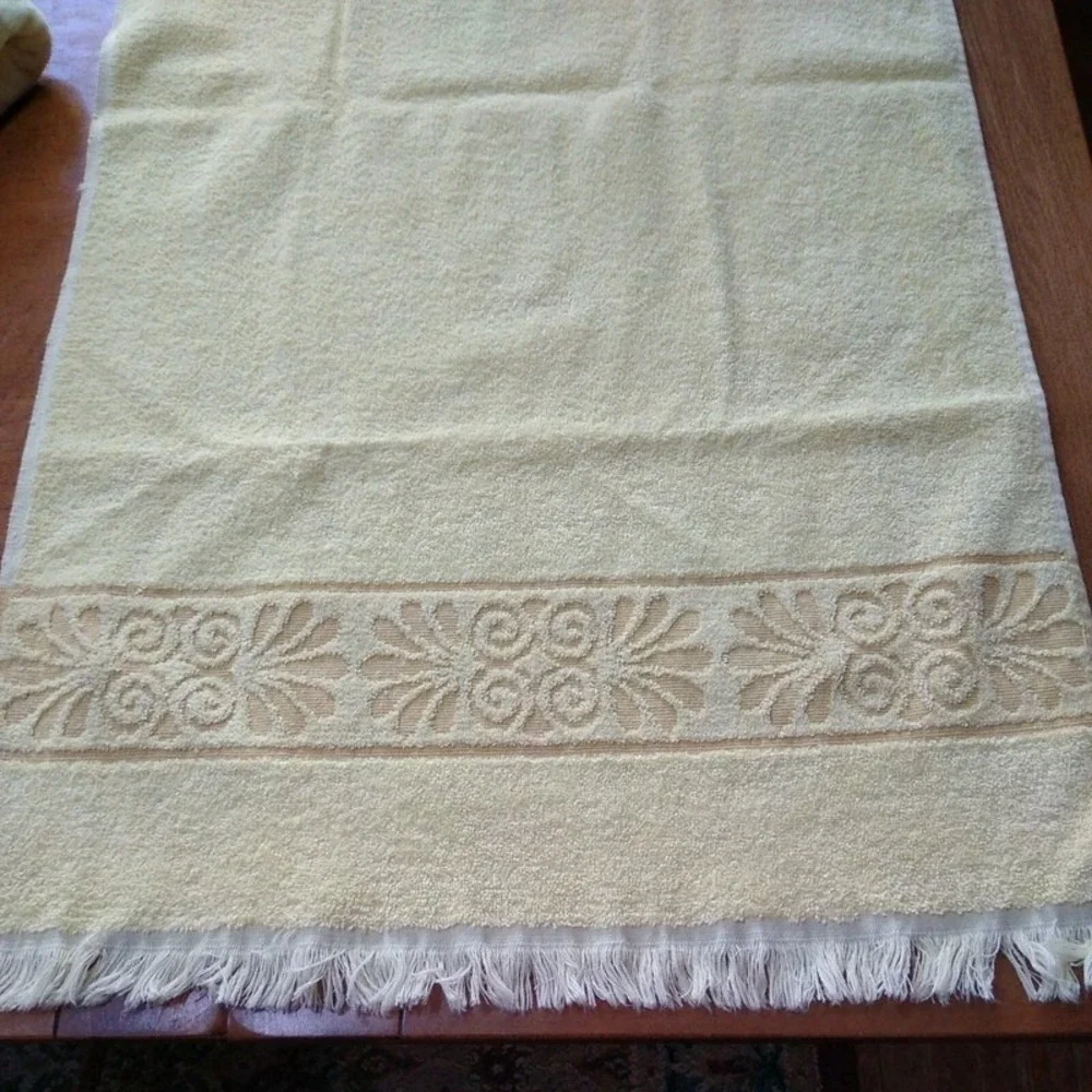 4 Vtg Canon Monticello Yellow Shell Pattern Towels 2 Bath, 1 Hand, 1 Face